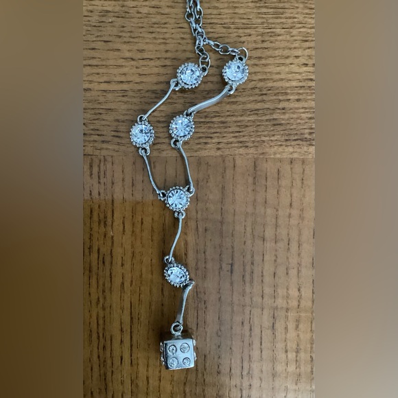 Chic Silver Necklace with Crystal Details - Picture 4 of 4